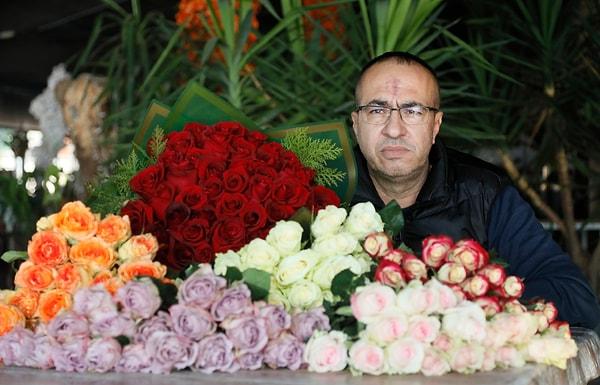 Muratpaşa'daki çiçekçi Mustafa Çelik, siparişlerin yoğunlaştığını ve fiyatların arttığını belirtti. Sevgililer Günü için gül fiyatlarının adet başına 75-100 lira olacağını söyledi.