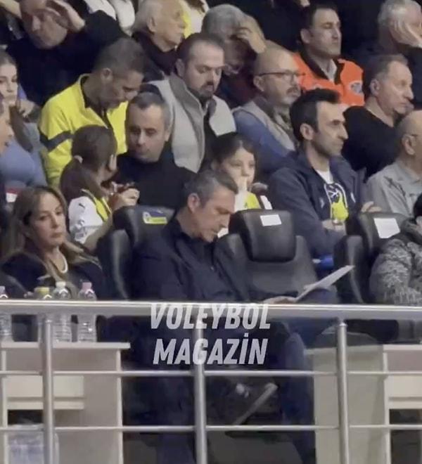 Fenerbahçe Başkanı Ali Koç, sarı-lacivertli kadın voleybol takımının maçını izlediği sırada başına dünya tatlısı bir olay geldi.