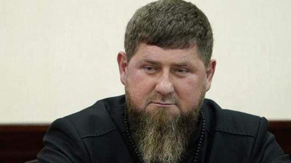 Çeçenistan lideri Ramazan Kadirov, 14 çocuğunu ve akrabalarını hükümetin önemli pozisyonlarına atadı. Kadirov, aynı zamanda Ukrayna işgalinde Putin'e sağladığı destekle tanınıyor.