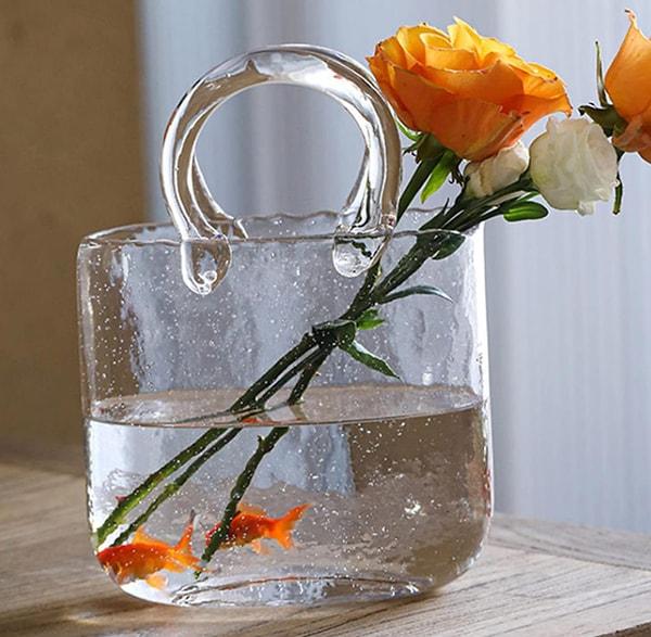 16. LEGO çiçeklerinizi koymanız için tasarım harikası vazolara ihtiyaç duyuyorsanız...