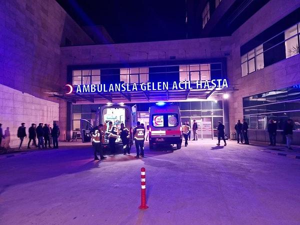 Kazada ilk belirlemelere göre 10 polis memuru yaralandı. Yaralı polisler Dörtyol Devlet Hastanesine kaldırıldı.
