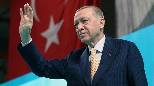 Cumhurbaşkanı Recep Tayyip Erdoğan'ın da, üstünden bir yıl geçen 6 Şubat depremi için tam 04:17'de bir anma mesajı yayınladığı görüldü.