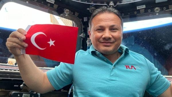 Türkiye'nin ilk astronotu Alper Gezeravcı'nın da içinde bulunduğu Dragon uzay aracı ve Axiom-3 görev ekibinin dünyaya dönüşü, Florida'daki elverişsiz hava koşulları nedeniyle bir kez daha ertelendi.
