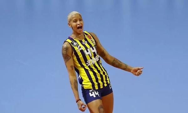 "Geçtiğimiz sezon Fenerbahçe Opet Kadın Voleybol Takımımız ile lig şampiyonluğu kazanan,  A Milli Kadın Voleybol Takımı'yla Milletler Ligi ve Avrupa şampiyonluğu yaşayıp, olimpiyat elemelerinde 7'de 7 yapan takımın bir parçası olan Fenerbahçe Opet Kadın Voleybol Takımımız ve A Milli Kadın Voleybol Takımımızın en önemli isimlerinden biri olan oyuncumuz Melissa Vargas, İstanbul’a geri döndü."