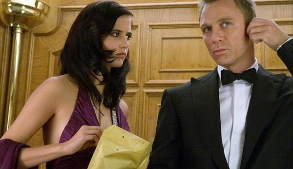 Sinema tarihinin hiç  kuşkusuz en karizmatik ve en gizemli ajanı olan James Bond’un ilk 'Casino Royale' filminde yer alan kötü adam Mad Mikkelsen alternatif sonunu paylaştı.