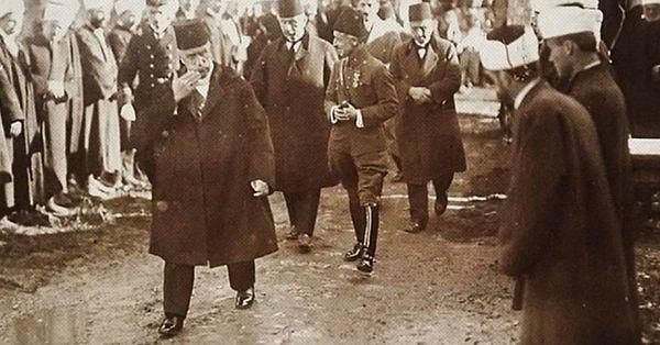 3 Mart 1924'te de Halifelik kaldırılarak tüm otorite Türkiye Büyük Millet Meclisi'nde toplanmış oldu.
