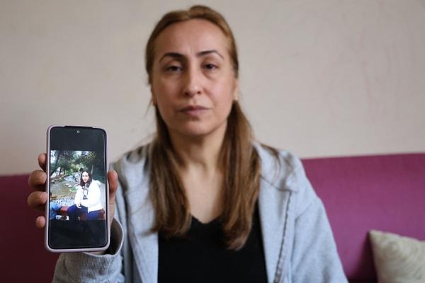 Anne Fatma Kartal, kayıp ihbarında bulunduklarını ve çocuk şubenin arama çalışmalarını sürdürdüğünü söyledi. Fatma Kartal ayrıca kızının madde bağımlıları tarafından alıkonulduğu düşündüklerini söyledi.