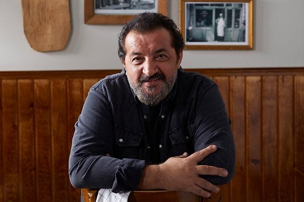 Mutfak konusundaki başarıları saymakla bitmeyen Mehmet Yalçınkaya'nın hayatına, MasterChef Türkiye ile kazandığı ünün ardından magazinde de sık sık rastlamaya başladık böylece.