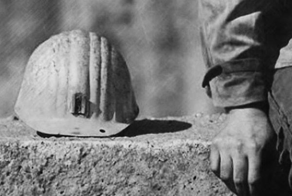 11 deprem ilindeki inşaatların başlamasıyla inşaat işkolundaki işçi ölümleri haberlerinin arttığı vurgulandı. Yaşamını yitiren işçilerin 28’i ezilme ve göçük nedeniyle hayatını kaybederken, bu nedenleri trafik kazası, yüksekten düşme, kalp krizi ve beyin kanaması takip etti.