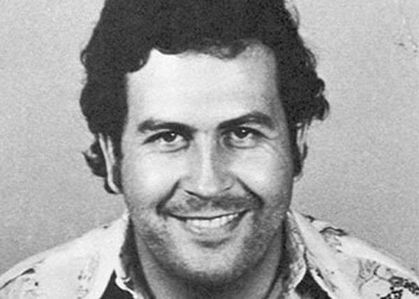 Pablo Escobar ise ünlü Medellın Karteli'ni kurdu ve Kolombiyanın bir diğer ünlü yasaklı madde baronu oldu.