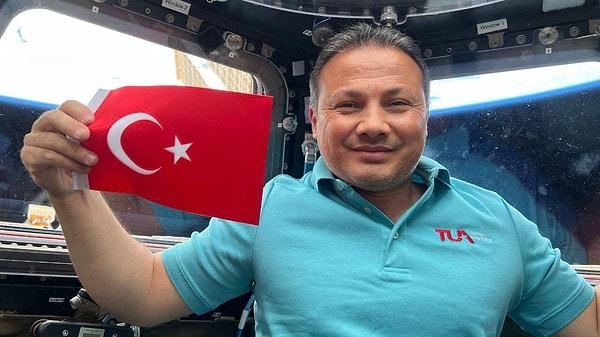 Geçtiğimiz haftalarda Ax-3 mürettebatı ile beraber uzaya çıkan Türkiye'nin ilk astronotu Alper Gezeravcı'dan yeni bir video geldi.