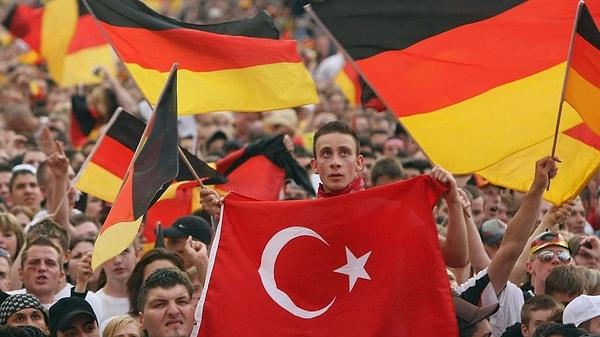 60 yıldan uzun süredir Almanya’da yaşayan Türkler’in, üçüncü- dördüncü ve hatta beşinci kuşağı, hem Alman vatandaşı, hem de dil ve uyum sorunu yaşamıyor.