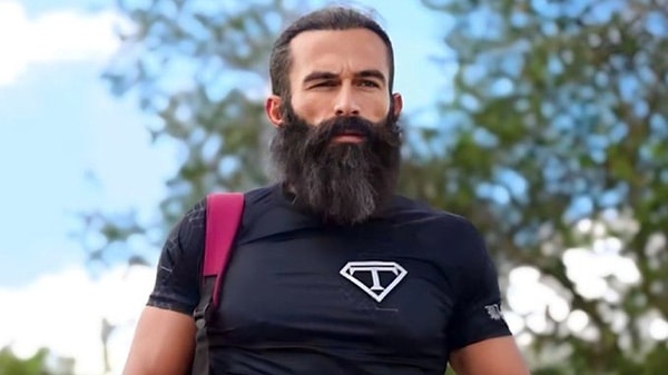 Gelmiş geçmiş en olaylı sezonlardan birinin yaşandığı Survivor All Star'a damga vuran son olay Turabi'nin ani vedası oldu.