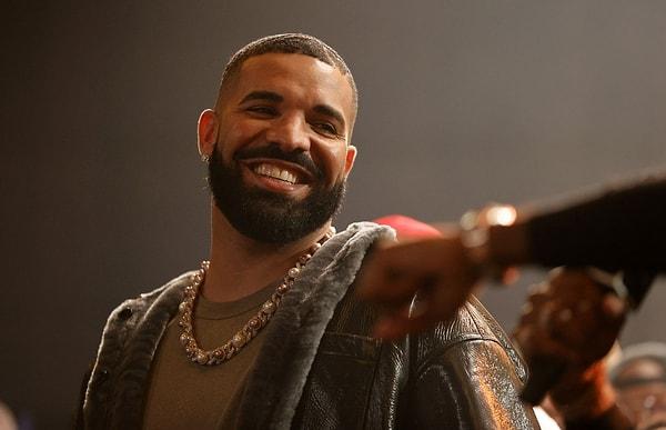 Geçtiğimiz saatlerde ise yeni bir video daha viral oldu. TikTok'ta yayılan videoda Drake'in konserinde mastürbasyon videosu hakkında bir açıklama yaptığı iddia edildi.
