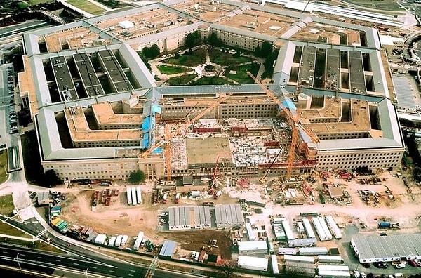 3. 11 Eylül saldırılarından sonra Pentagon binasında gerçekleştirilen tadilatlar. (6 Şubat 2002)