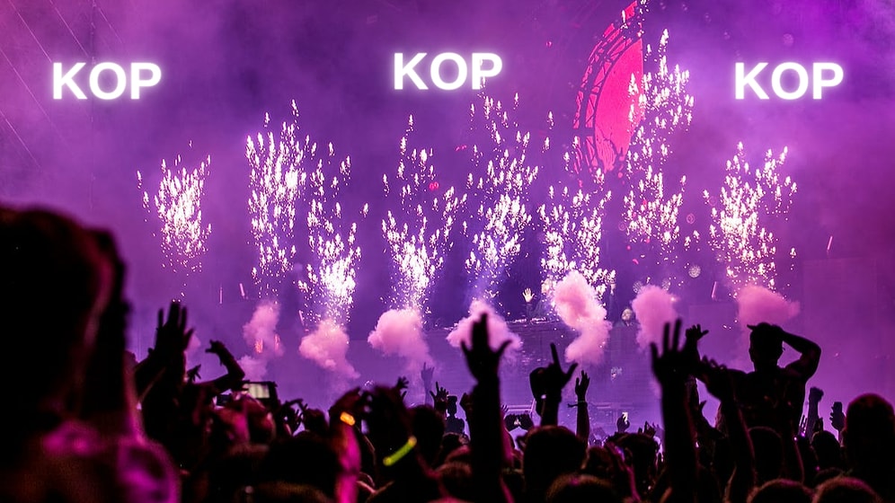 Melodileriyle Bizleri Mest Eden Şarkılar: Ses Sistemlerini Kendiliğinden Harekete Geçiren 14 Şarkı