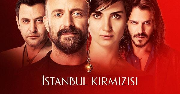 2017 yılında yayınlanan ve Ferzan Özpetek imzası taşıyan İstanbul Kırmızı filminin hem konusu hem de oyuncu kadrosu epey dikkat çekmişti.
