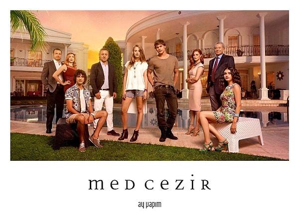 2013 yılında Star TV ekranlarında seyirci ile buluşan Medcezir, ABD yapımı The O.C. dizisinden uyarlanmıştı. Medcezir, unutulmaz oyuncu kadrosu ve hikayesiyle gönüllere taht kurmuş, fakat sevilen karakter Ender Serez'in ani ölümü herkesi şaşırtmıştı!