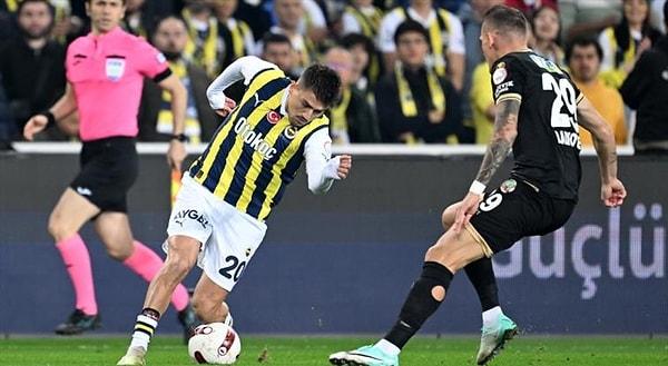 Trendyol Süper Lig'in 25. haftasındaki Fenerbahçe-Corendon Alanyaspor müsabakası 2-2 berabere sonuçlandı. Bu skorla birlikte Fenerbahçe zirve yarışında yara aldı.