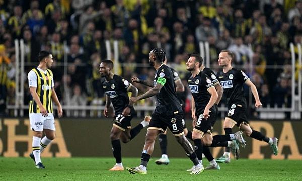 2-2'lik beraberliğin ardından liderliği kaptıran Fenerbahçe ve  Corendon Alanyaspor maçıyla ilgili yorumlar da gecikmedi.