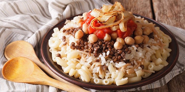 5. "Koshari" isimli görseldeki yemek hangi ülkeye aittir?