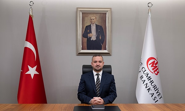 Görevde kısa kalanlardan olan Erkan da yardımcılarından Fatih Karahan'a TCMB Başkanı "bayrağını" teslim etmek için tören düzenlenmedi.