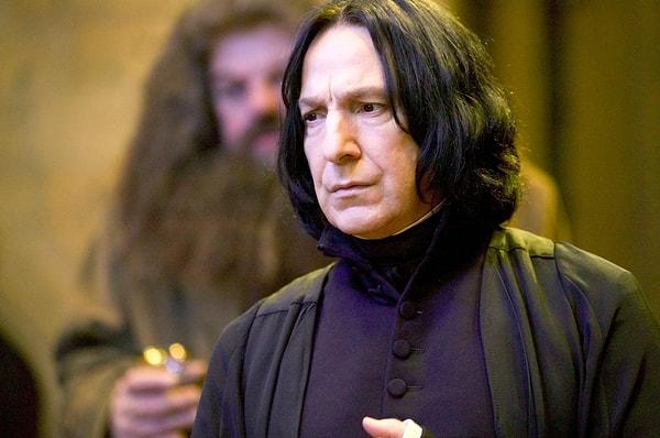 Alan Rickman'ın Severus Snape'i bu kadar iyi canlandırmasının sebebi, JK Rowling'den tüm karakter gelişiminin sırlarını almasıymış.