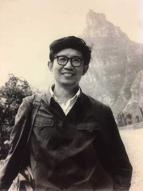 Çin basınında yer alan haberlere göre Li Zehou, muhalif görüşlerinden dolayı Çin'den ayrılmış ve ABD'de sürgün hayatı yaşamıştı. Ünlü filozof, hayatı boyunca ulusal kültürün beyin üzerindeki etkilerini incelemişti.