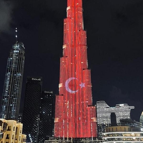 Erdoğan'ı Dubai'de BAE Ekonomi Bakanı Abdullah bin Tuk el-Mari, Türkiye'nin Abu Dabi Büyükelçisi Tugay Tunçer, Dubai Başkonsolosu Onur Şaylan ve diğer yetkililer karşıladı.