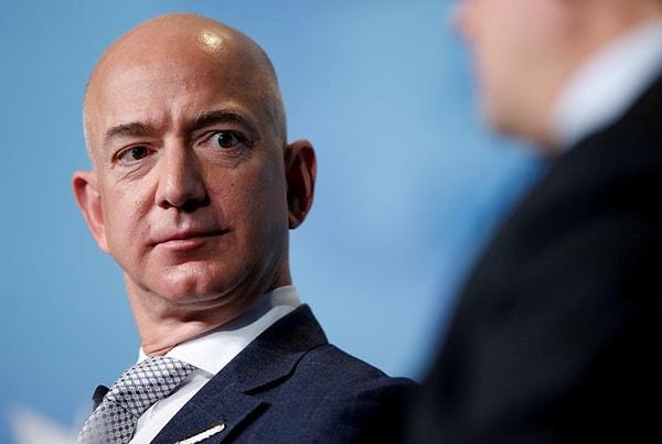 Amazon'un kurucusu, dünyanın en zengin insanlarından Jeff Bezos da devasa yatı Flying Fox ile Türkiye'de Fethiye kıyılarına demirledi.