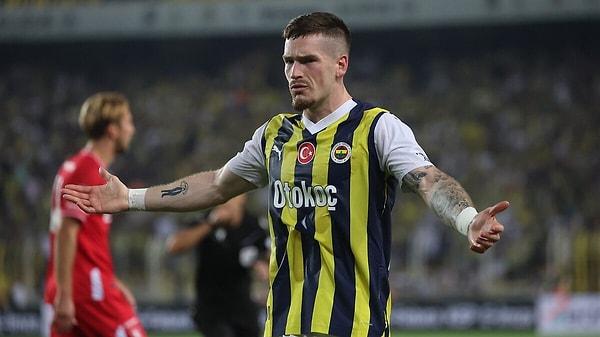 Kadrosunda 15 yabancı futbolcu bulunduran Fenerbahçe, Ryan Kent'i TFF'ye bildirilen listeye dahil etmedi.
