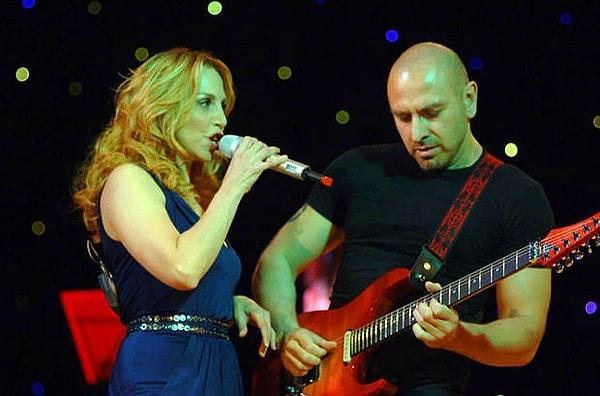 Sertab Erener ve Demir Demirkan aşkı 1996 yılında başladı. İkili bu dönemde hem özel hem de müzik hayatlarını birleştirdi diyebiliriz.