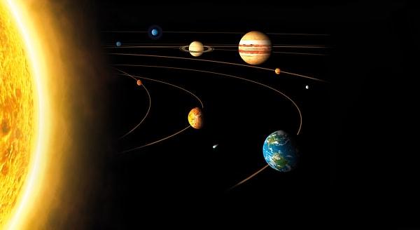 Güneş Sistemi, Güneş etrafında dönen çok çeşitli nesnelerden oluşur; bunlar arasında gezegenler, uydular, kuyruklu yıldızlar ve asteroitler bulunur.