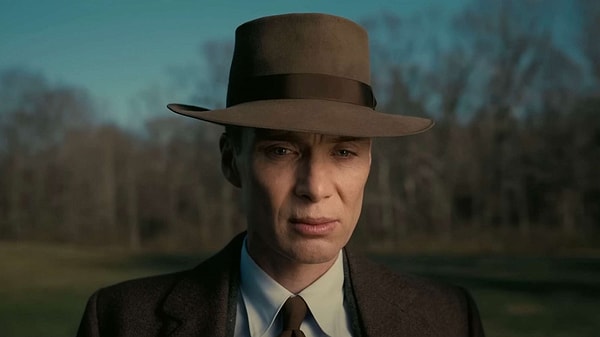 Son dönemde "Oppenheimer" filmiyle tanınan Murphy, "Başlangıç” (Inception), "Sessiz Bir Yer 2” (A Quiet Place Part II), ve "Dunkirk" gibi gişe rekorları kıran yapımlarda yer aldı.