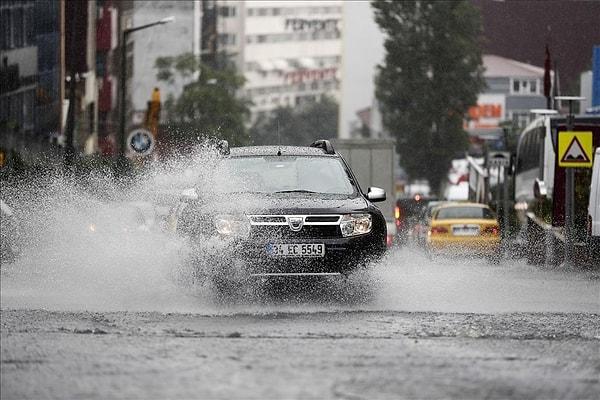 “İstanbul'da yarın (perşembe) sabahtan itibaren 30 saatlik aralıksız yağmur bekleniyor. Çok tatlı yağacak, hava da soğuk olacak. Kalın giyinin, mini şemsiyeleriniz yanınızda bulunsun... İyi yağmurlar…”