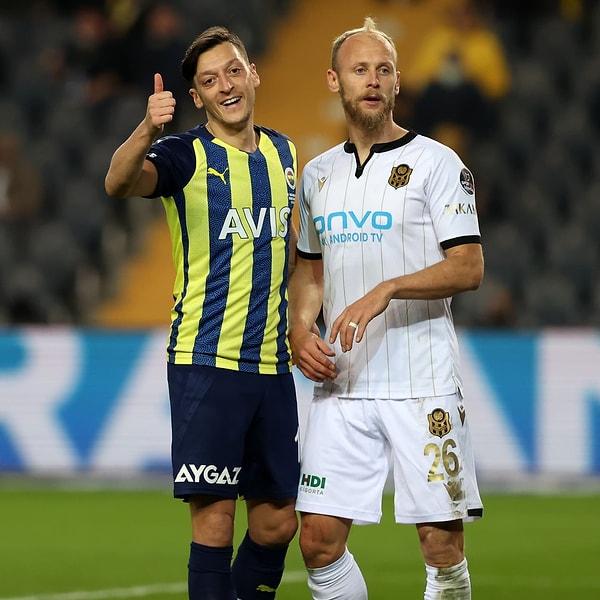 Fenerbahçe'ye büyük beklentilerle transfer olan Mesut Özil, Türkiye'deki kariyerinde istediklerini başaramadı.