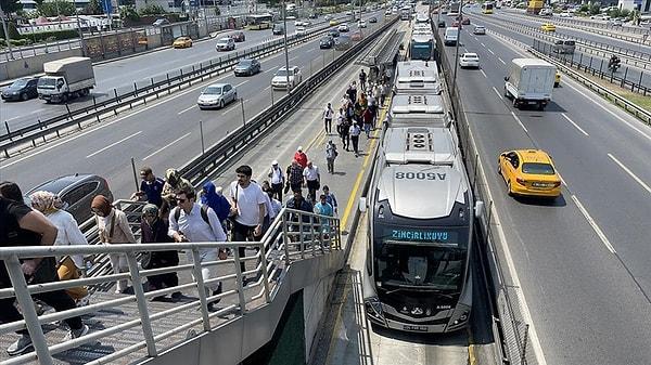 İstanbullular'ın metrobüsle tanışması sanki daha yeni gibi geliyor ama 16 yıl olmuş bile.