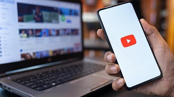 Toplamda ayda 113 milyar kez ziyaret edilen YouTube'da, tüm kullanıcıların izlediği toplam video miktarı günlük 1 milyar saatten fazla bir süreye karşılık geliyor.
