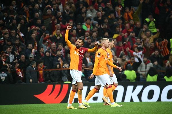 Mücadelenin ilk yarısı 1-0 Galatasaray üstünlüğüyle sona erdi.