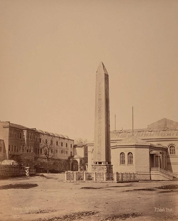 Sultanahmet Meydanı'ndaki Theodosius Sütunu