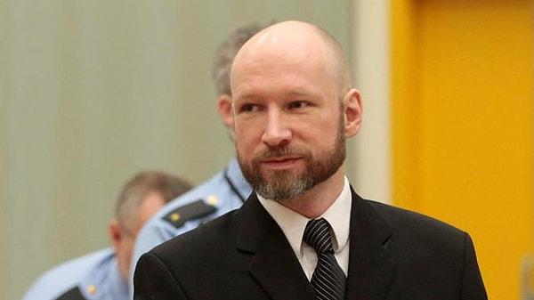 Duvar'ın aktardığına göre geçtiğimiz ocak ayında mahkeme karşısına çıkan Breivik saldırıdan dolayı üzgün olduğunu savunmuş ve intihara meyilli olduğunu söyleyip ağlamıştı.