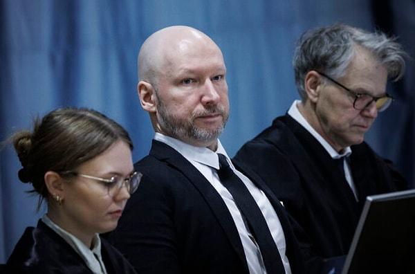Breivik'in avukatları da müvekkillerinin 'tamamen kilitli bir dünyada' yaşadığını ve 'artık hayata devam etmek istemediğini' savunmuştu. Breivik mahkemede tecrit koşullarının 'insanlık dışı' olduğunu iddia ederek devlete dava açmıştı.
