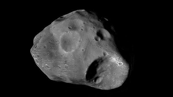 İlk kez 1877'de Amerikalı bir astronom tarafından keşfedilen patates şeklindeki Phobos’un ismi Antik Yunancada 'korku' anlamına gelmektedir.