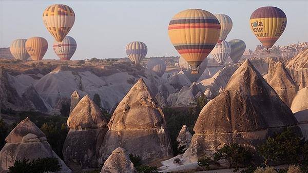 Kapadokya, Türkiye'nin doğal güzellikleriyle dünyaya sunabildiği turizm merkezlerinden biri. Ancak fiyatlardaki yükseliş Kapadokya'yı farklı şekilde de gündeme getiriyor.