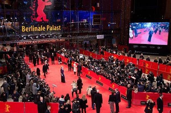 Berlinale, Cannes ve Venedik ile birlikte dünyanın en üst düzey üç film festivalinden biri olarak kabul ediliyor.