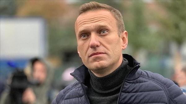 Muhalif siyasetçi Alexei Navalny de son zamanlarda Putin'e muhalefet ederek dünya basınında adı sıkça medyaya yansıyan bir isimdi. 'Aşırılıkçılık' suçlamasıyla 19 yıl hapisle cezalandıran Navalny, Moskova'dan 1900 km uzakta Kuzey Kutbu denilen bir cezaevinde tutuluyordu.