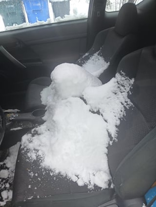 11. "Eşim, arabanın üstündeki camı açık bırakmış."