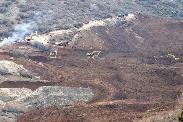 Erzincan'ın İliç ilçesinde Anagold şirketine ait Çöpler Altın Madeni'nin bulunduğu geniş bir alanda, 13 Şubat saat 14.28'te toprak kayması meydana geldi. Büyük faciada 9 işçi toprak altında kaldı. Arama çalışmaları halen devam ediyor.