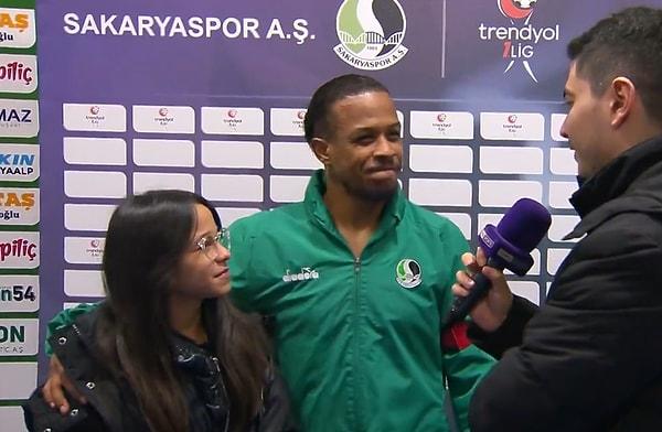 Yeşil-siyahlı ekibin başarılı futbolcusu Del Valle, maç sonu röportajına kızı ile geldi.