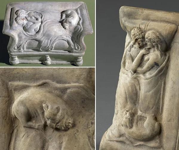 7. 'Bordeaux Aşıkları', yatakta kucaklaşan çıplak bir çiftin ayaklarının dibinde kıvrılmış küçük bir köpeğin resmedildiği Roma döneminden kalma bir heykelciktir. (M.Ö 3. yüzyıl)